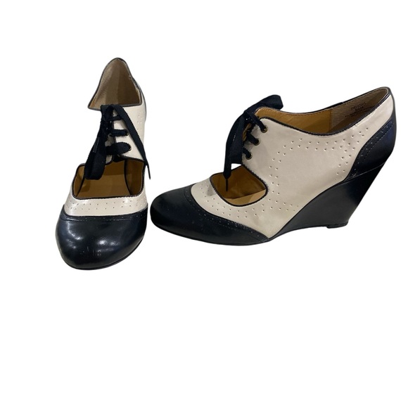 Crown Vintage Delight Two-Tone Wedge Heels - Picture 2 of 8